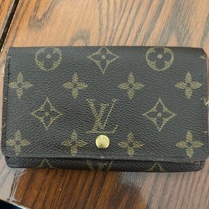 LV monogram wallet 5 1/2 x 3 1/2- CA0322